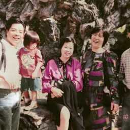 轉身即天涯，剎那即永恆—悼瓊芳／伍翠蓮